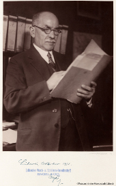 Walter Engel in seinem Büro, Aufnahme von Robert Mohrmann, 1931, Fotoarchiv Museum für Kunst und Kulturgeschichte der Hansestadt Lübeck