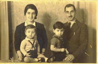 In Argentinien: Gerta und Arnold Herbst mit ihren Söhnen Raphael und Manfred, Familienbesitz