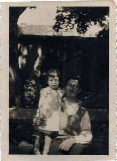 Adolf Emmering mit seiner Tochter Ingrid (ca. 1934 in Lübeck) [4]